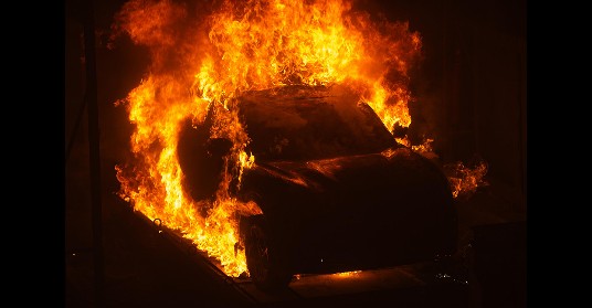 voiture électrique en feu
